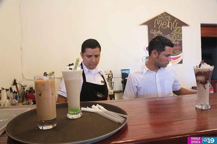 Deleitan los sabores y espacios de entretenimiento que ofrece la Avenida de Bolívar a Chávez