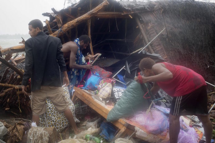 Ciclón Pam barre Vanuatu, donde puede haber decenas de muertos (FOTOS Y VIDEO)