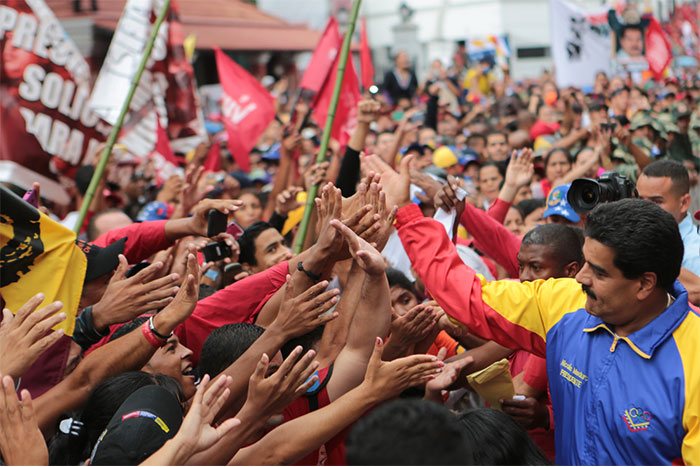 Continúa en Venezuela jornada de recolección de firmas	