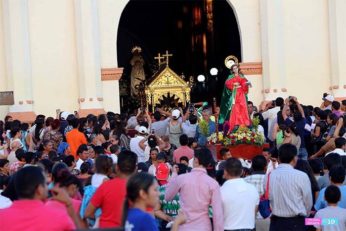 Leoneses viven con fe tradición de las Alfombras Pasionarias y el Santo Entierro