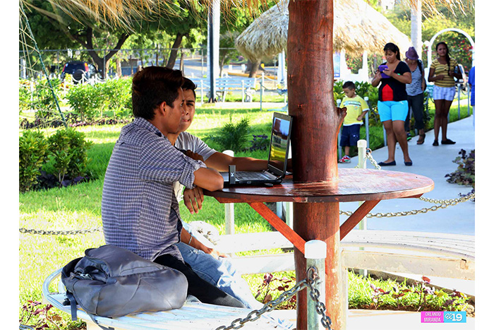 Capitalinos satisfechos con servicio de internet en sitios de recreación familiar