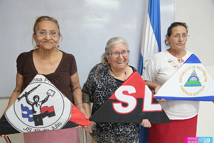 Mujeres universitarias rinden homenaje a madres de Héroes y Mártires de San José de la Mulas