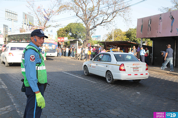 Policía Nacional desplegada por paradas de buses en función de resguardar a los nicaragüenses