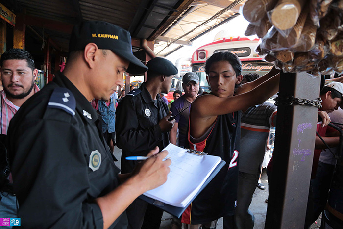Policía Nacional fortalece seguridad en los mercados y paradas de buses