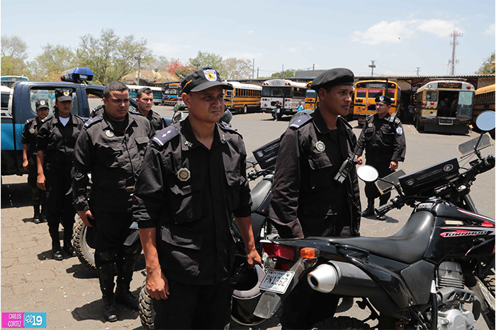 Policía Nacional fortalece seguridad en los mercados y paradas de buses