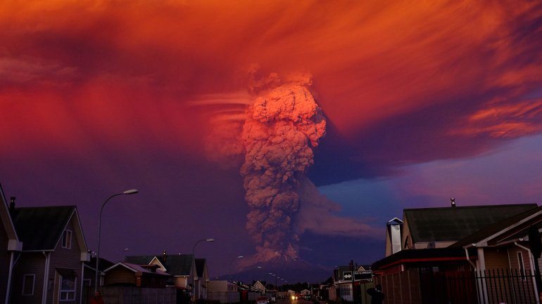 Volcán Calbuco en Chile modera actividad eruptiva