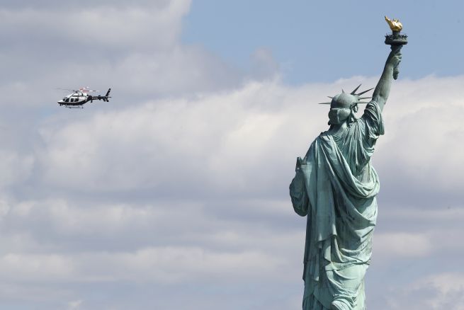 Evacúan la Estatua de la Libertad por amenaza de bomba