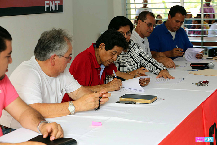 Trabajadores del MEFCCA suscriben su primer convenio colectivo