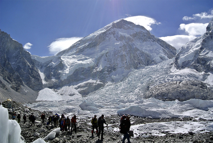 Sube a 80 cifra de muertos en el Everest tras sismo en Nepal 