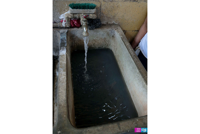 Pobladores de Villa Sol en protesta por agua contaminada  