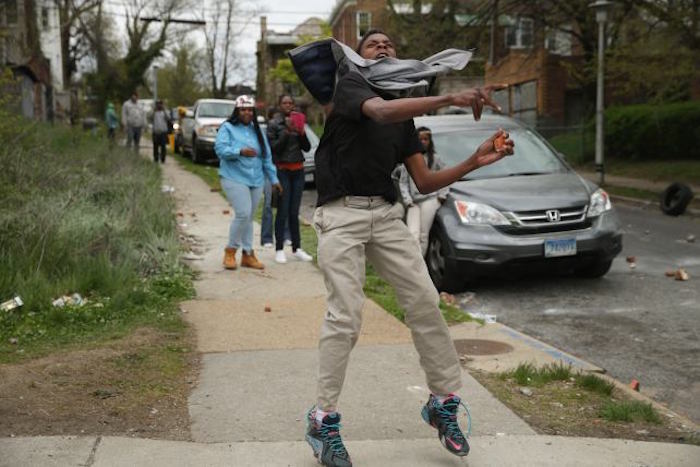Gobernador de Maryland declara estado de emergencia tras enfrentamiento en Baltimore (FOTOS, VIDEO)