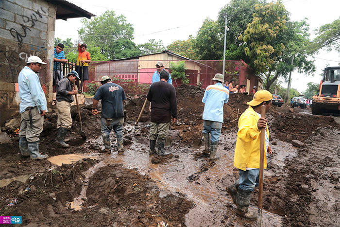 Comuna capitalina brinda acompañamiento a familias afectadas por primeras lluvias