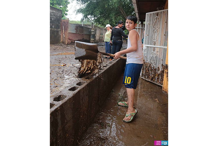Comuna capitalina brinda acompañamiento a familias afectadas por primeras lluvias