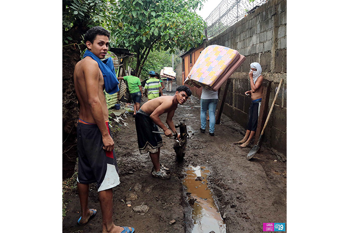 Comuna capitalina brinda acompañamiento a familias afectadas por primeras lluvias