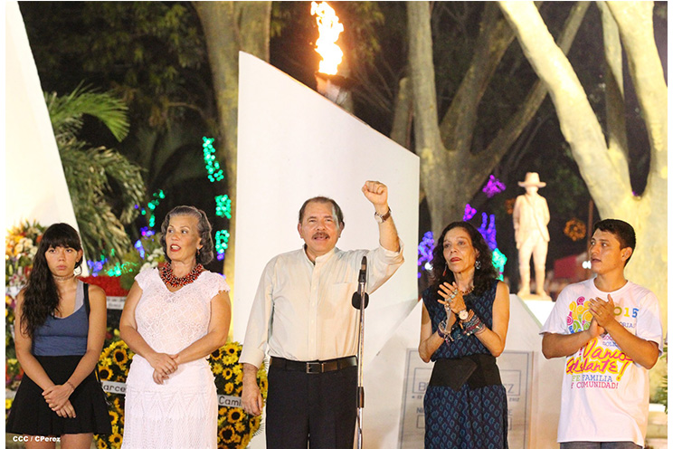 Daniel y Rosario rinden homenaje al Comandante Tomás Borge Martínez
