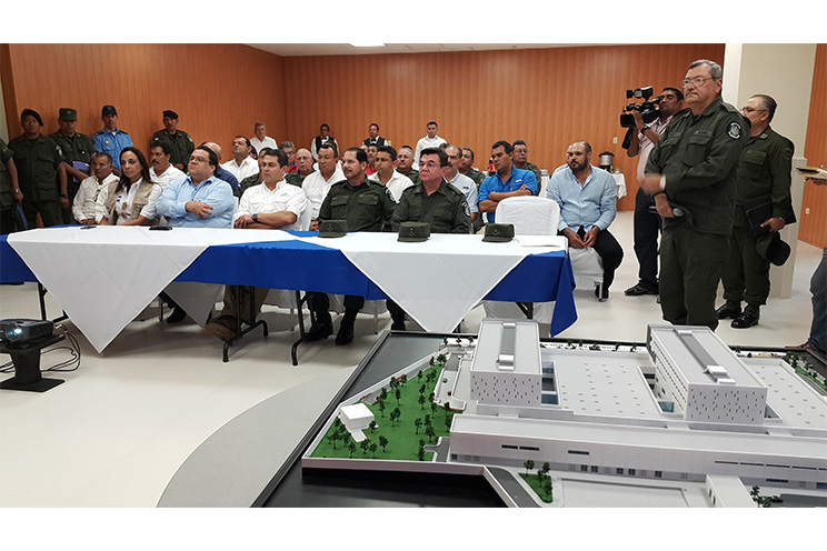 Presidente Juan Orlando Hernández realiza recorrido por instalaciones del Nuevo Hospital Militar