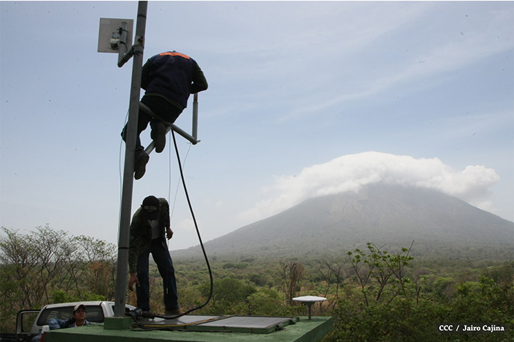 INETER da mantenimiento preventivo al Sistema de Alerta Temprana en el Volcán Concepción