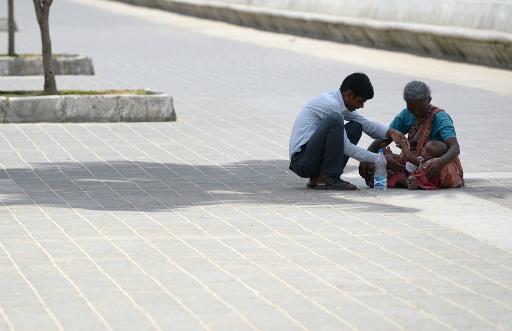 Llegan a 1000 los muertos en India por agobiante ola de calor