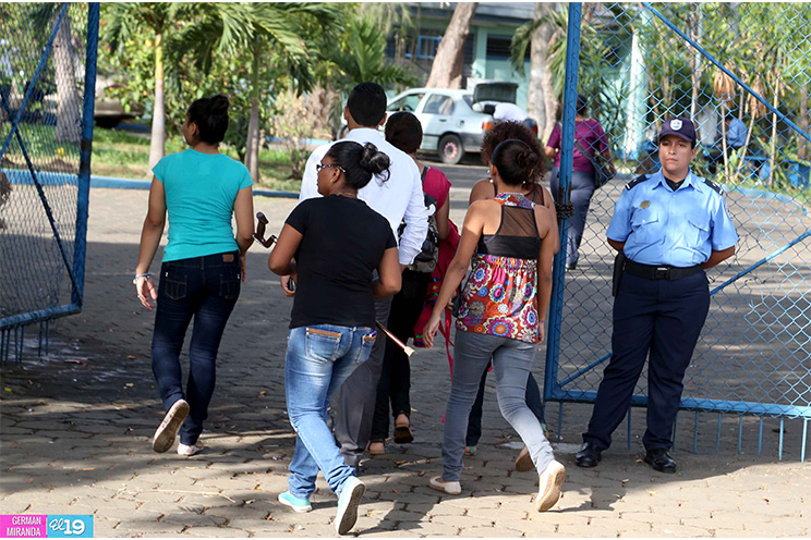 Policía Nacional garantiza seguridad a maestros en la Escuela Normal