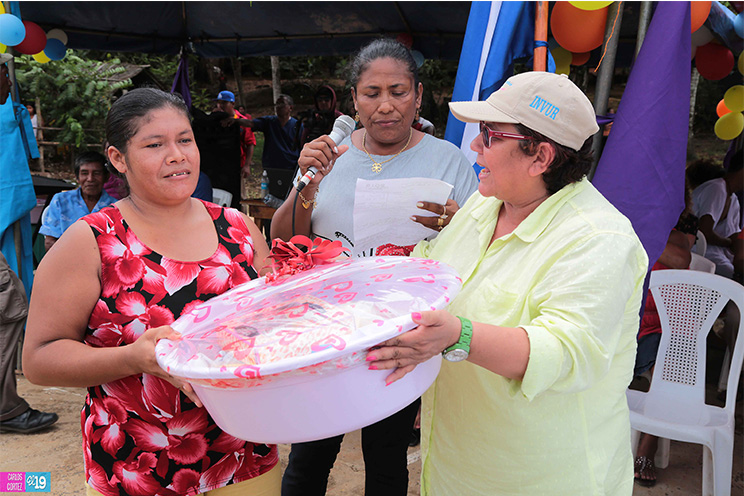 Madres de Rama Kay celebran su día con la entrega de sus nuevas viviendas