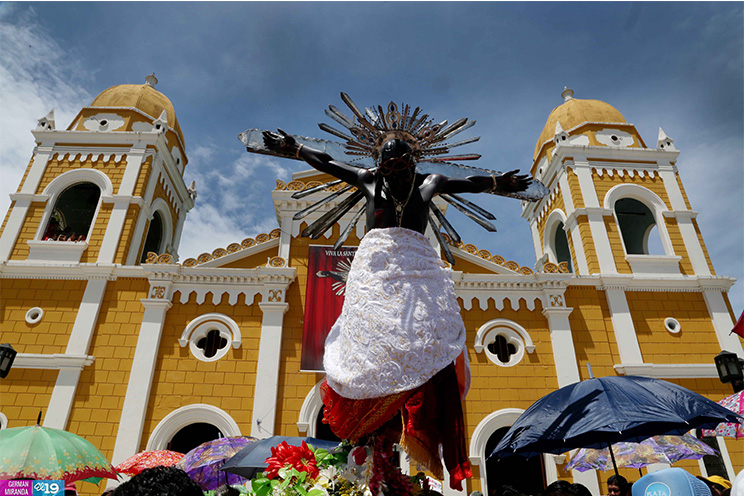 Cardenal Brenes celebra junto a familias masatepinas a la Santísima Trinidad