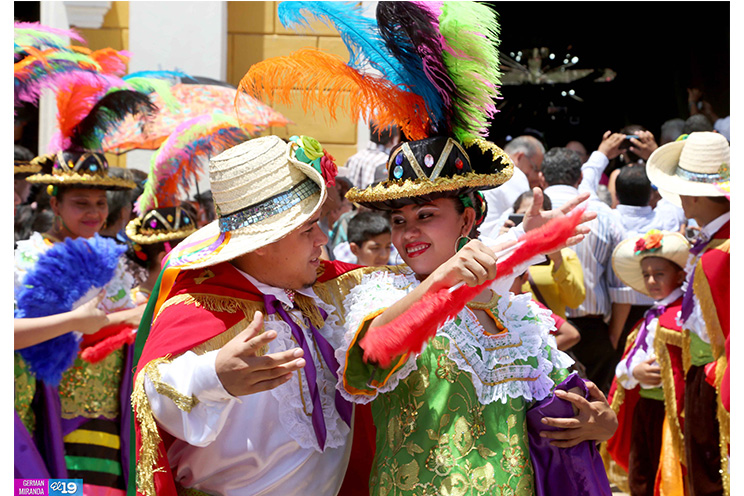 Cardenal Brenes celebra junto a familias masatepinas a la Santísima Trinidad