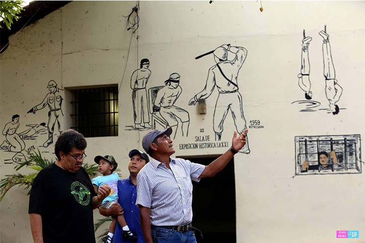 León celebra 36 años de su liberación
