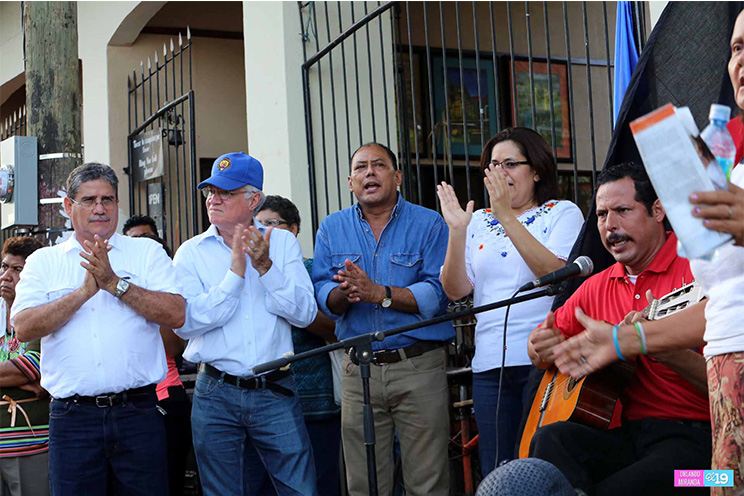 León celebra 36 años de su liberación