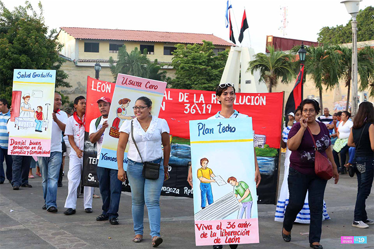León celebra 36 años de su liberación