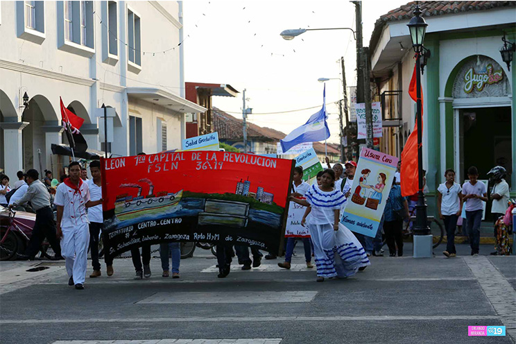 León celebra 36 años de su liberación