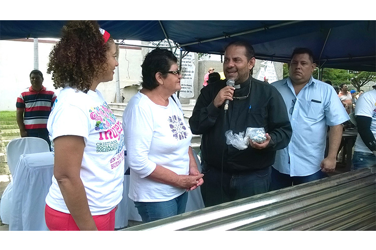 Gobierno Sandinista entrega plan techo a familias de Managua