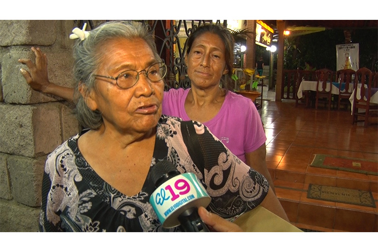 Madres de Héroes y Mártires son agasajadas por militancia sandinista en Masaya