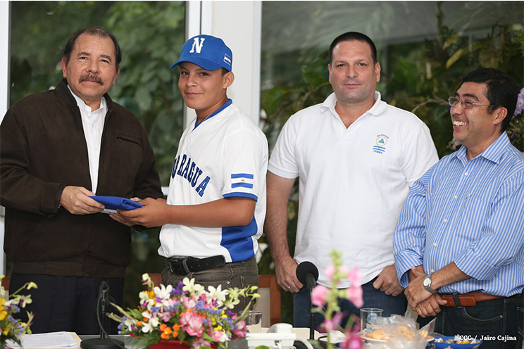 Presidente Daniel abandera a delegaciones que participarán en eventos deportivos internacionales
