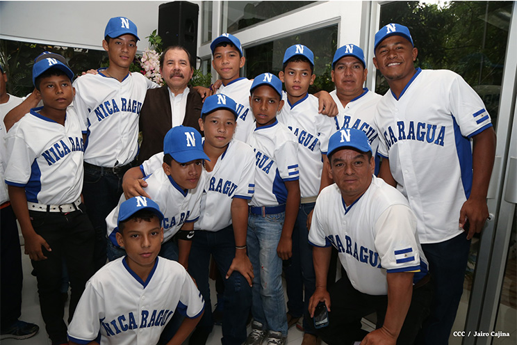 Presidente Daniel abandera a delegaciones que participarán en eventos deportivos internacionales