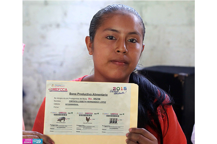 Mujeres de Ticuantepe celebran Día de la Alegría recibiendo el Bono Productivo