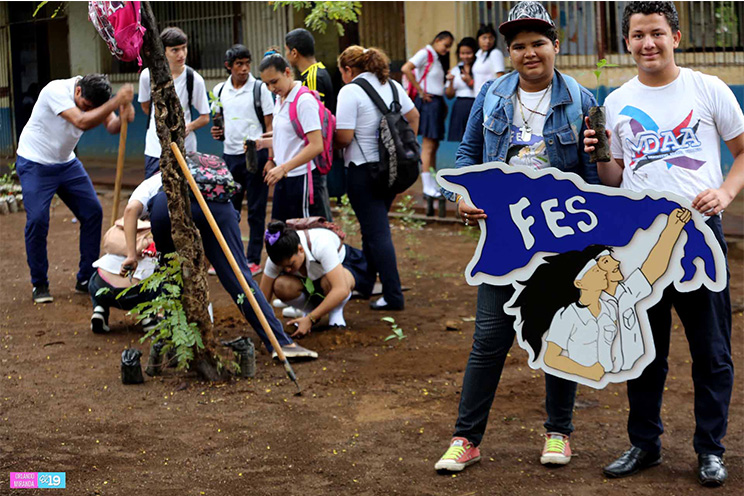 Estudiantes del Instituto Público Luxemburgo desarrollan jornada de reforestación
