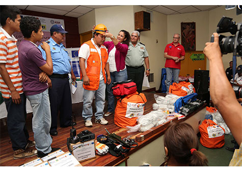 Entregan equipos técnicos a brigadas de auxilio y rescate del distrito ...