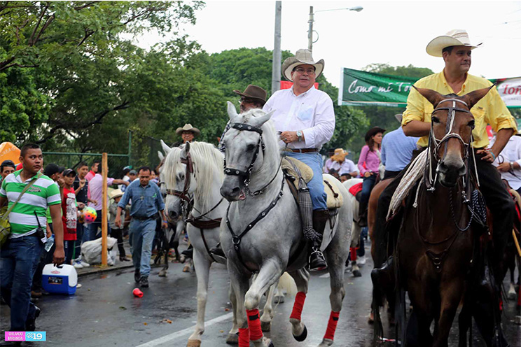 A pesar de la lluvia, desfile hípico en honor a Santo Domingo se realizó sin mayores incidentes