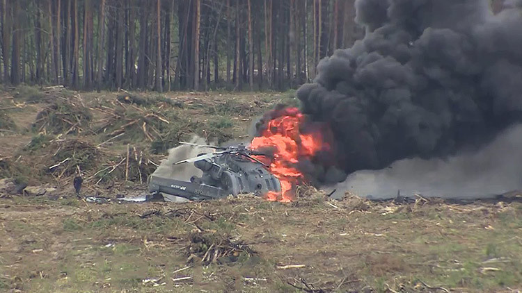 Un helicóptero se desploma durante un show de aviación en Rusia