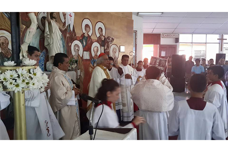 Comunidad católica celebra 41 Aniversario de vida sacerdotal de Monseñor Bismark Carballo