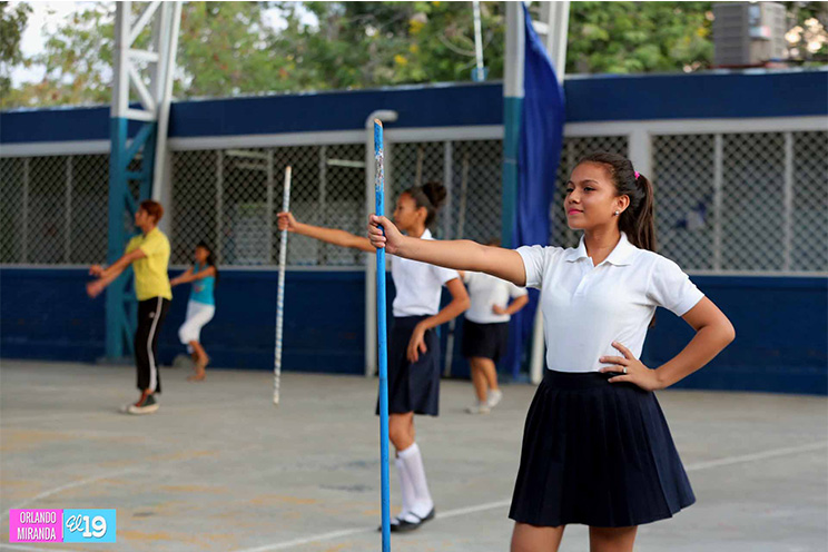 Colegio 14 de Septiembre se prepara para su presentación en desfiles patrios