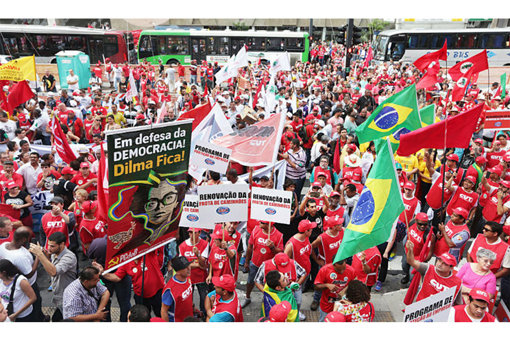 Grupos sociales preparan marcha en defensa de la democracia brasileña
