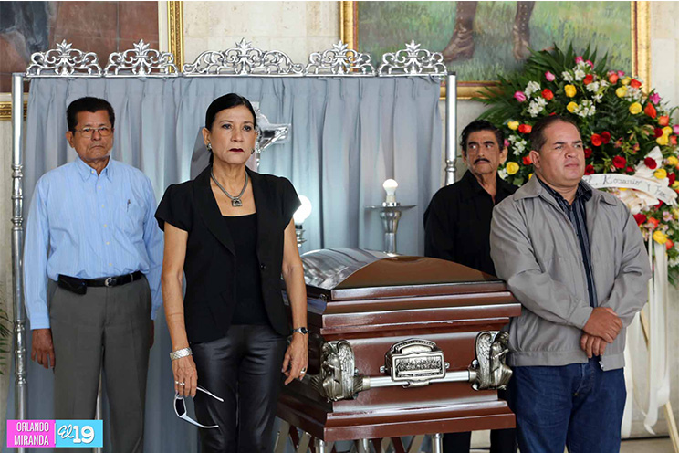 Realizan homenaje póstumo a Isaac Carvallo en el Teatro Nacional