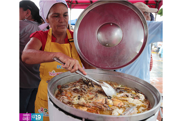 Feria Gastronómica y desfile de bandas en Diriamba para celebrar 35 aniversario de la alfabetización