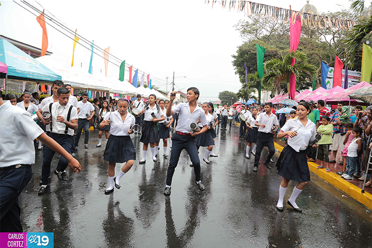 Feria Gastronómica y desfile de bandas en Diriamba para celebrar 35 aniversario de la alfabetización