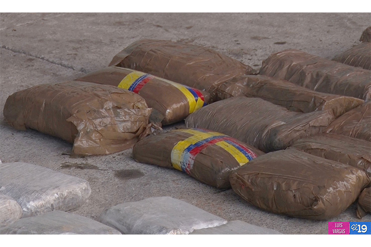 Fuerza Naval incauta droga a colombianos 