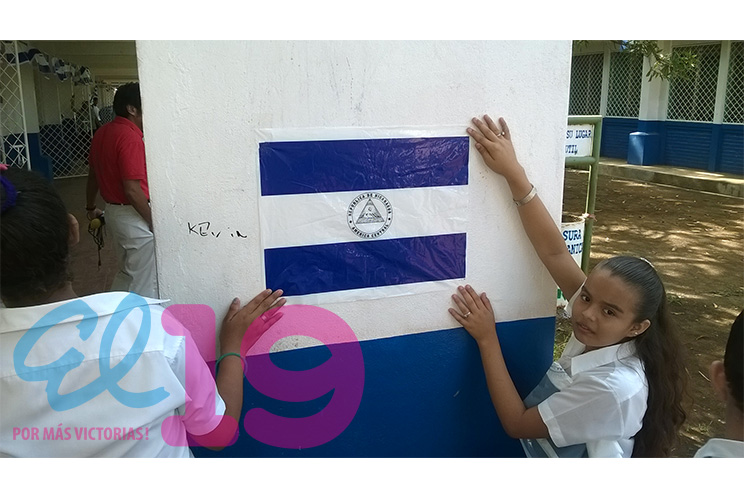 Estudiantes del instituto Elvis Díaz embanderan aulas para celebrar las Fiestas Patrias