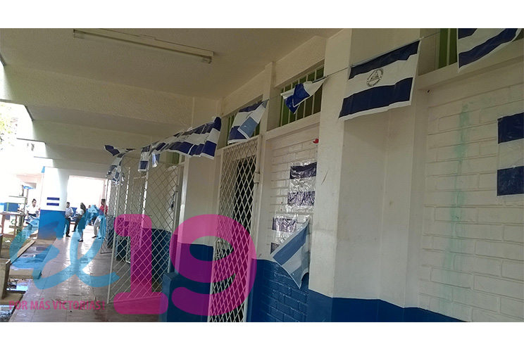 Estudiantes del instituto Elvis Díaz embanderan aulas para celebrar las Fiestas Patrias