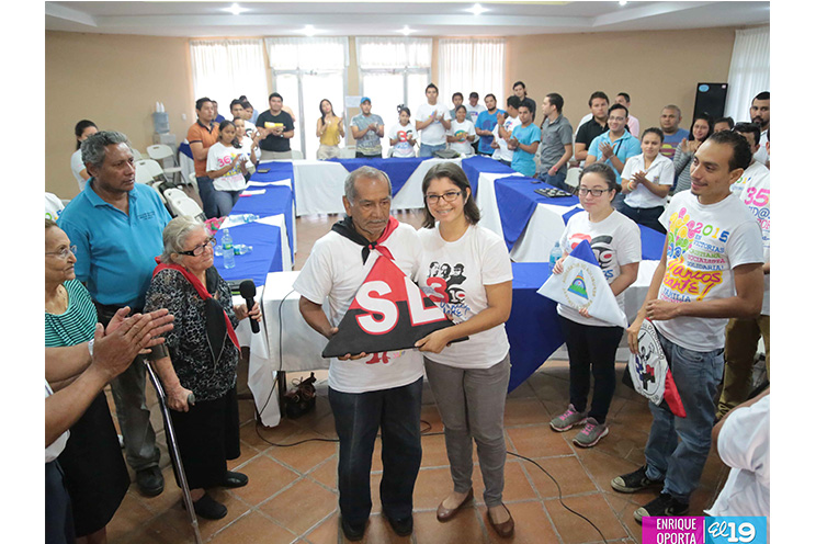 Jóvenes alfabetizadores reciben reconocimiento