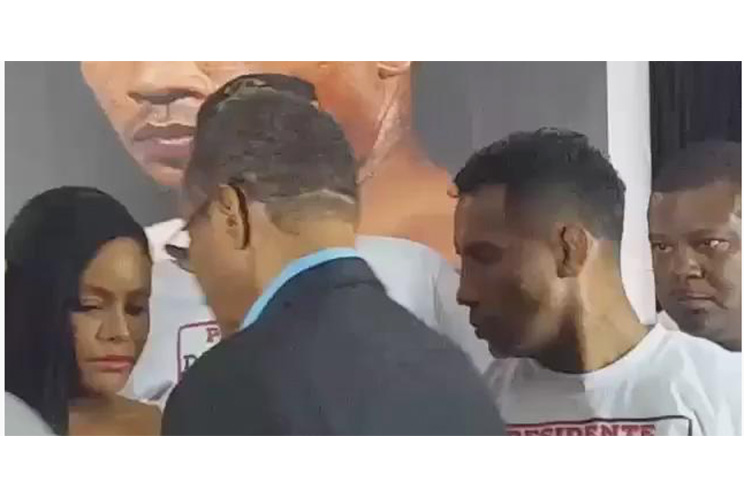 Mayorga le toca el trasero a la novia de “Sugar” Shane Mosley (VIDEO)
